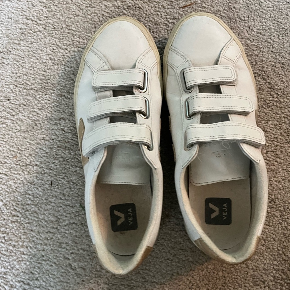 Veja gold Velcro sneakers - Picture 2 of 5